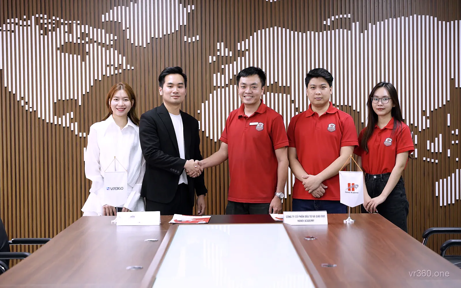 Bàn giao bộ ảnh 360 cho khách hàng