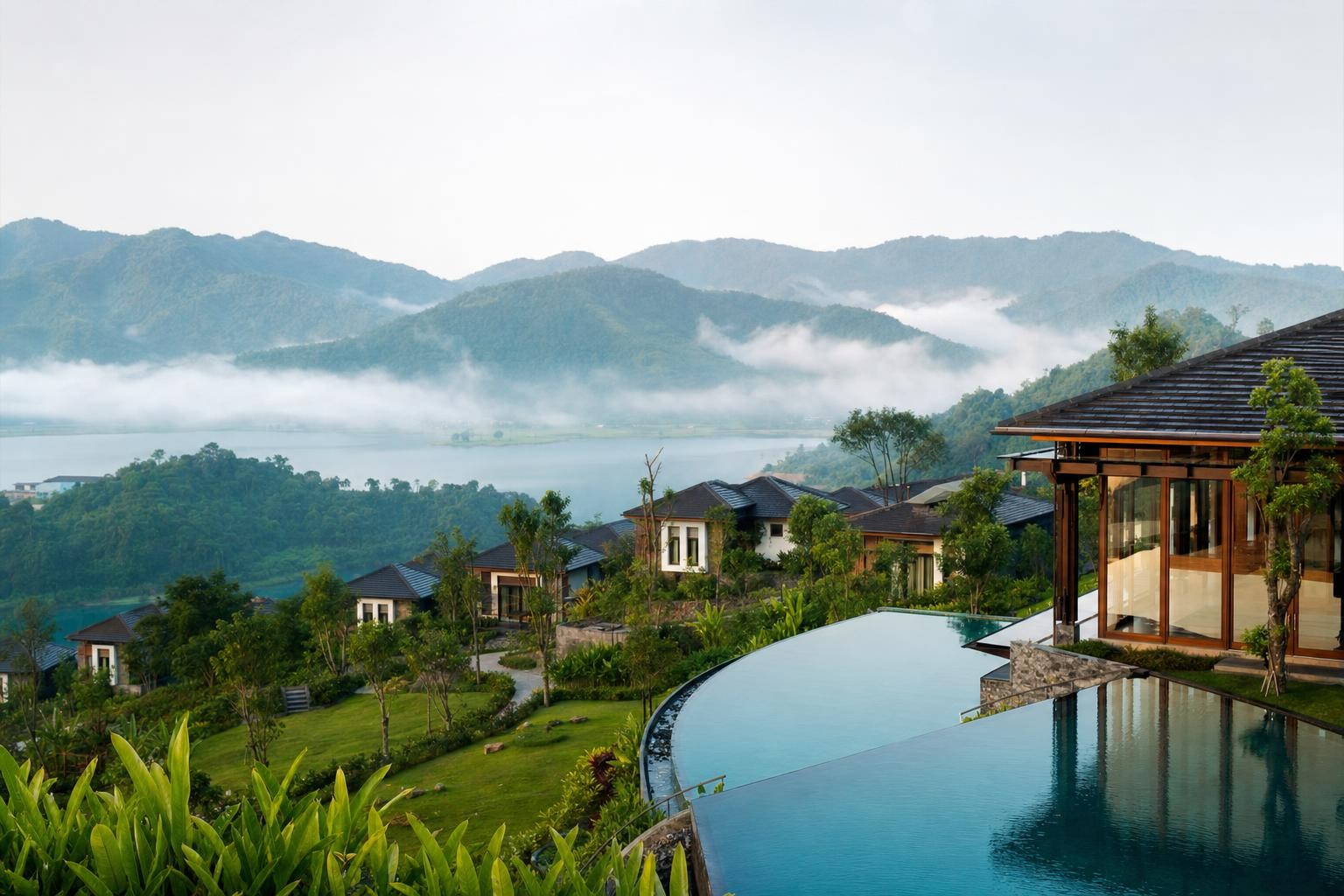 Bất động sản nghỉ dưỡng — cảnh quan villa clubhouse hồ bơi