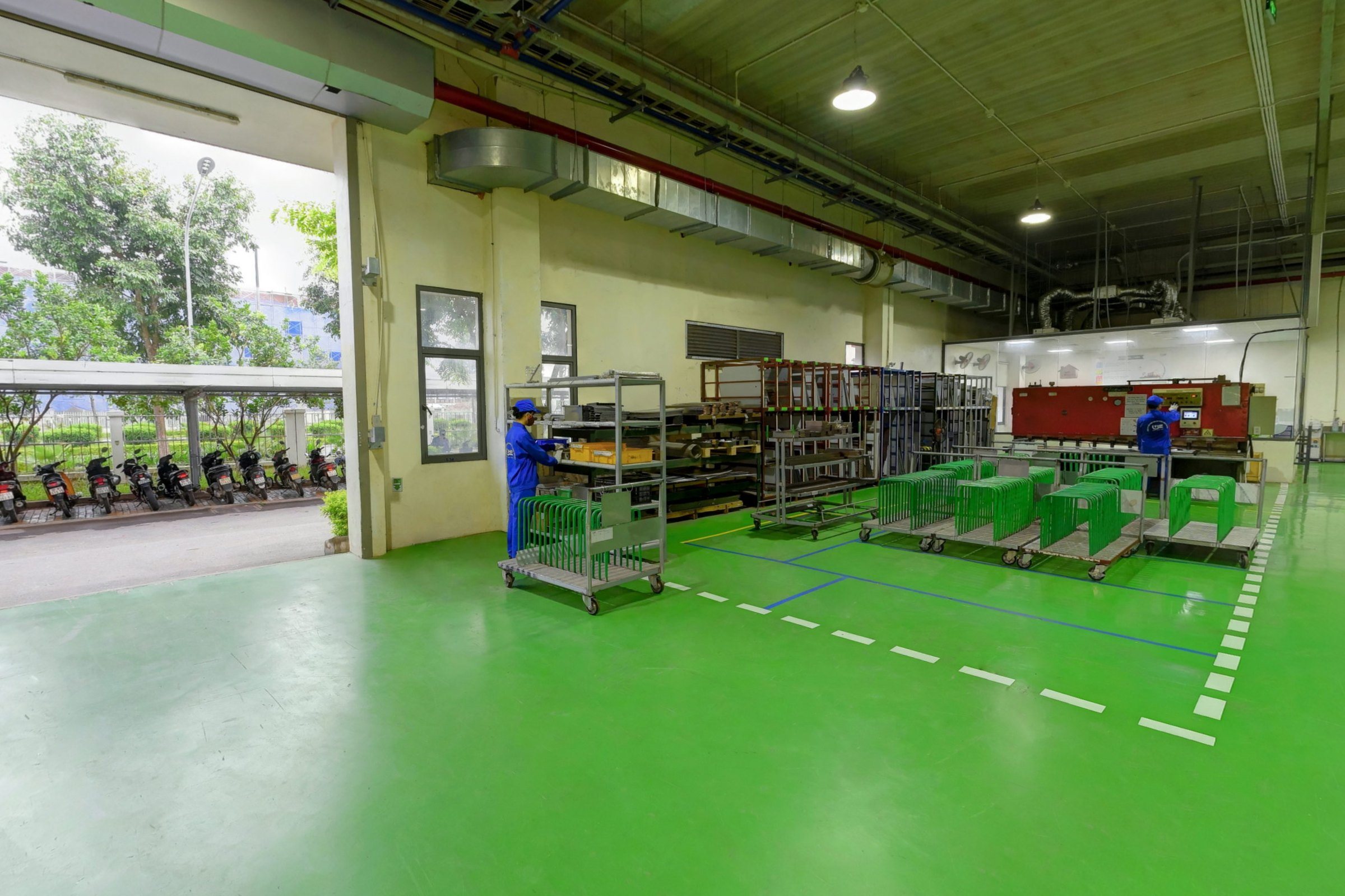 Dây chuyền sản xuất trong tour 360 Tân Hà Phát