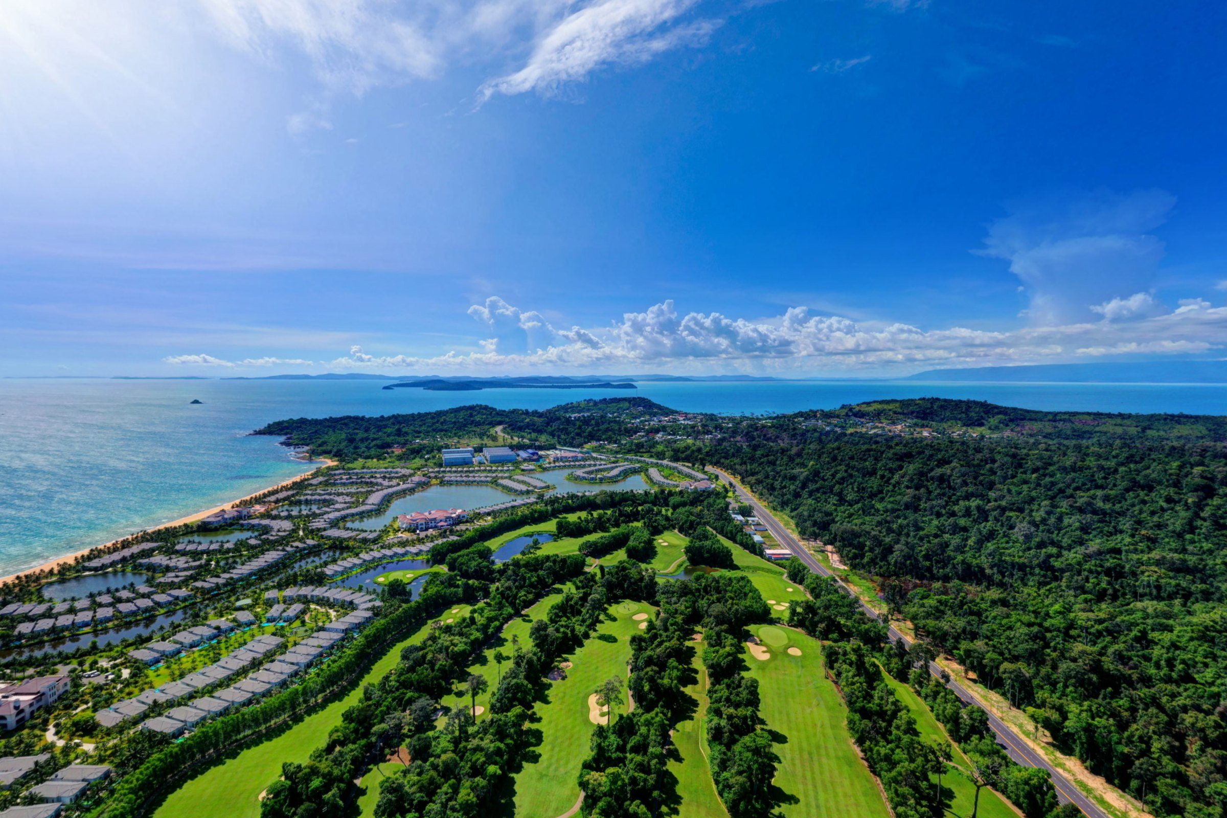 Sân golf tại Corona Resort Phú Quốc trong tour 360